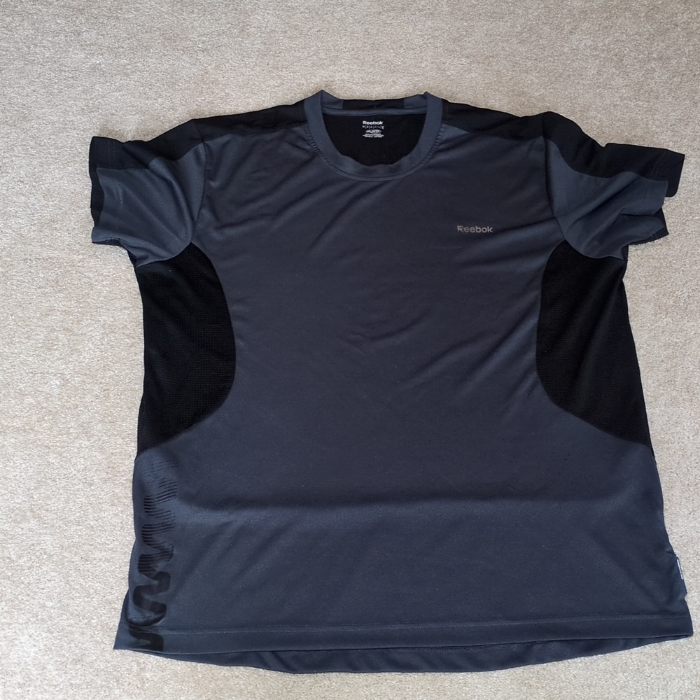 Reebok Men's Short Sleeve Athletic Tee in Dark Gray and Black